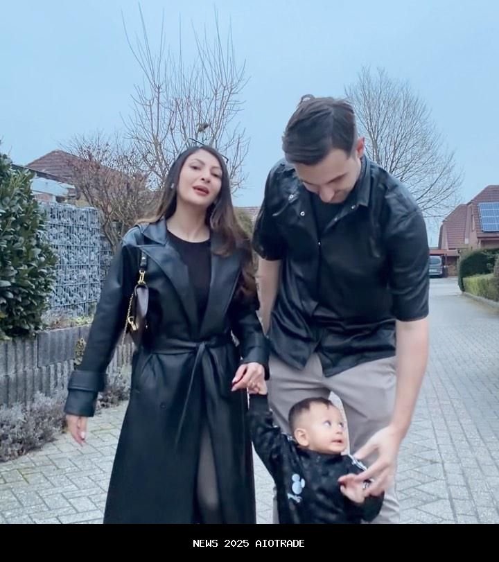 10 Foto Keluarga Sarah Keihl Berjalan-jalan di Kota Münster, Jerman