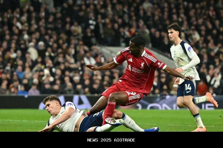 Liverpool Kehilangan Striker, Arne Slot Cari Pengganti?