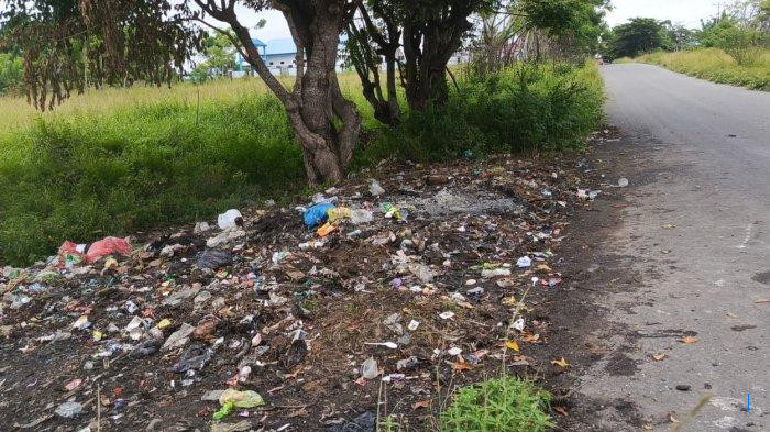 Simpang Lima Namlea Terendam Sampah, Meski Bukan TPS
