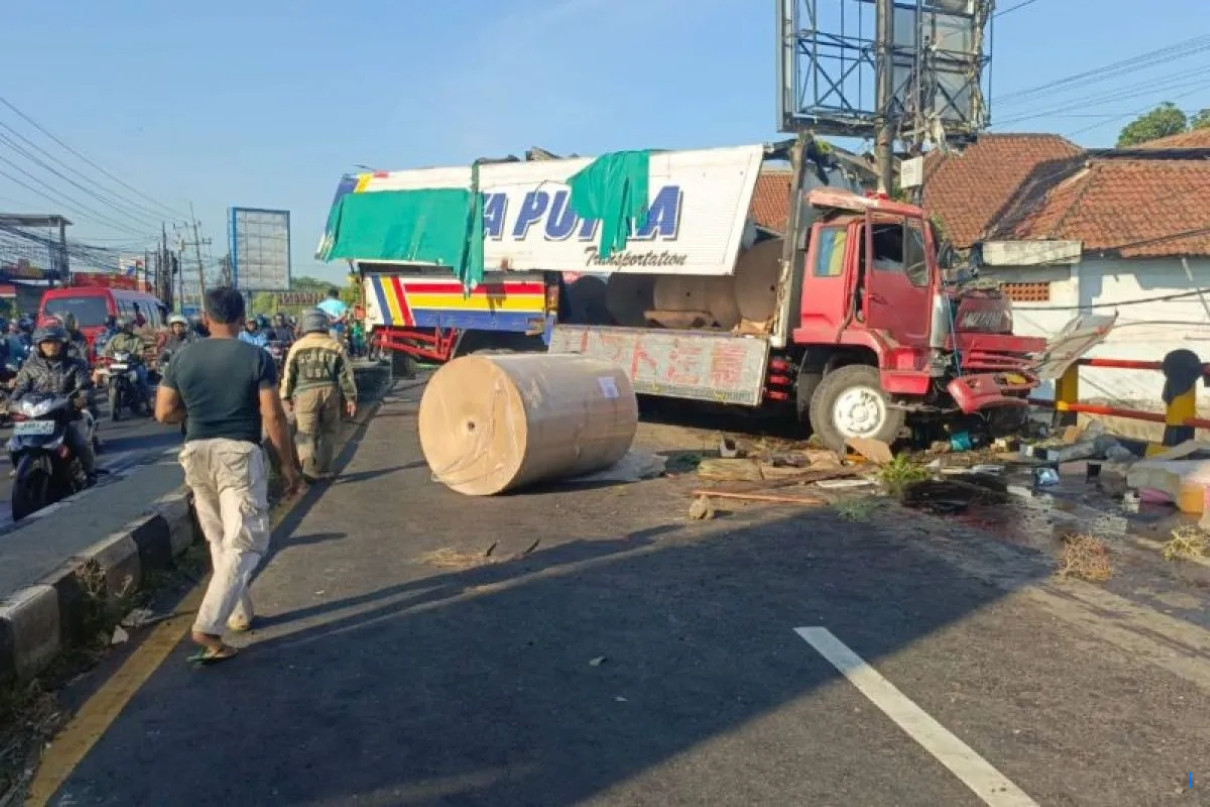 Polisi Ungkap Penyebab Truk Boks Tabrak Sopir di Pasuruan