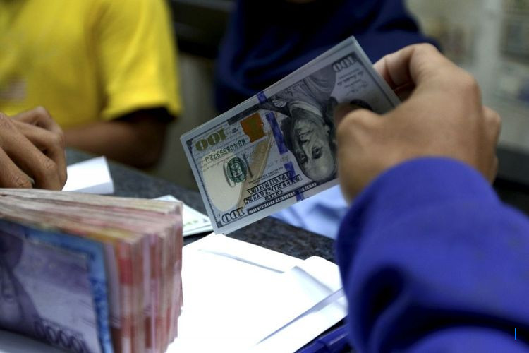 Rupiah Terus Melemah, Kurs di Perbankan Capai 16.700-an