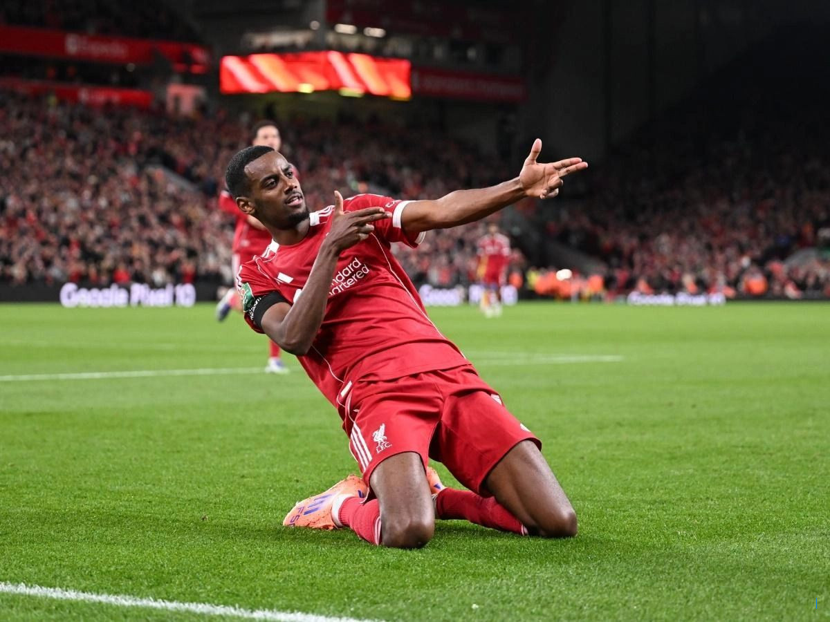 Liverpool Menang 2-1, Isak Cetak Gol Pertama di Anfield