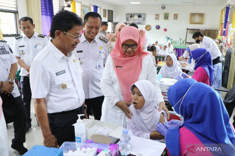 Bupati Tangerang Janjikan Perlindungan Anak dari Polio Melalui Vaksinasi