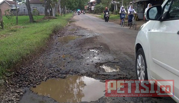 Jalan Rusak di Larier Puncak, Kadis PUPR Kota Ambon Janjikan Perbaikan Akhir 2025