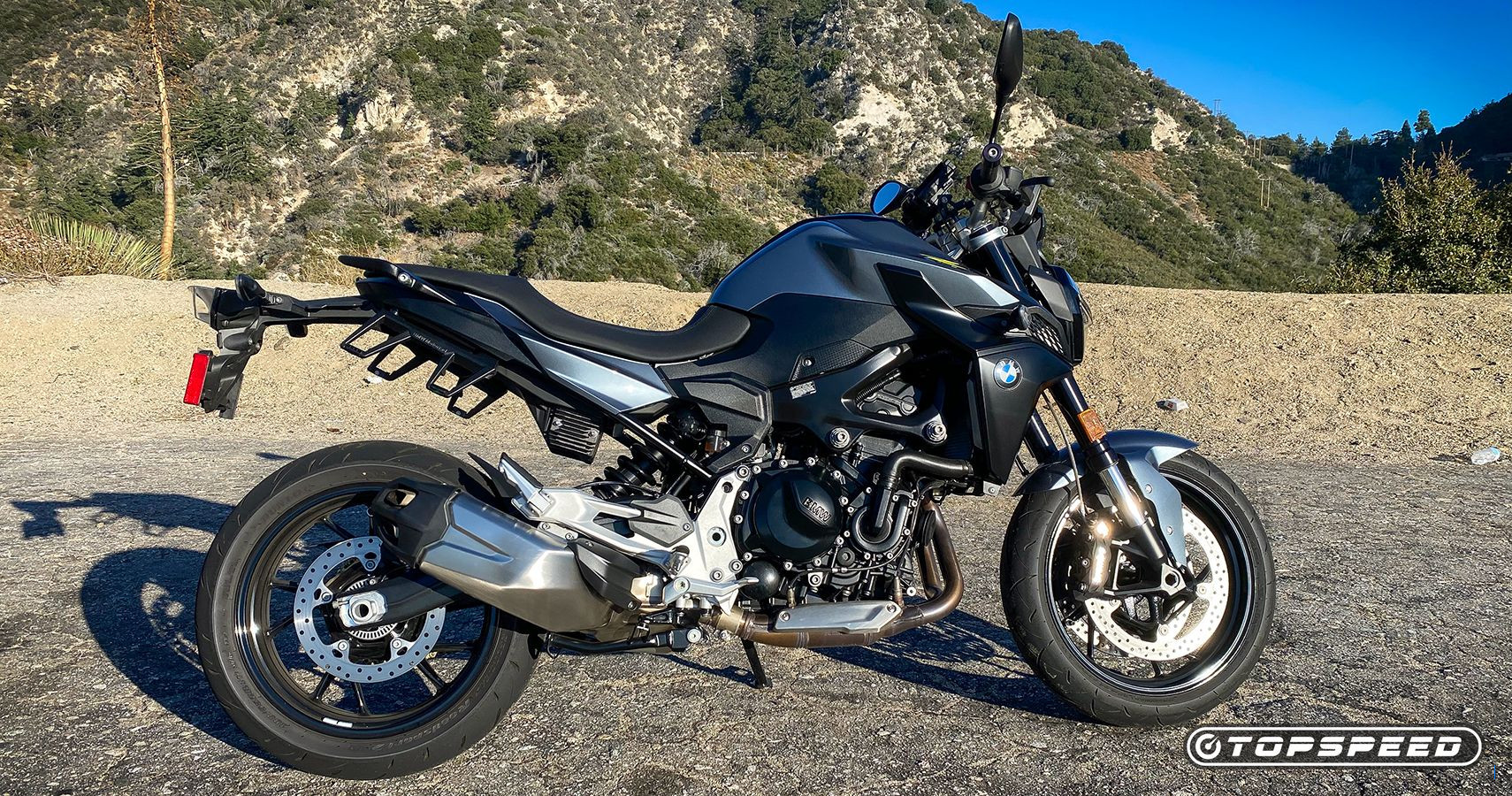 Moge Mewah BMW F 900 R: Mesin Tangguh, Teknologi Terkini!