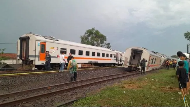 Evakuasi KA Purwojaya di Bekasi Selesai, Jalur Kembali Normal