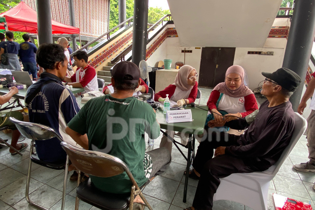 Paragon & DT Peduli Jatim Berikan Kesehatan Gratis untuk Petugas Kebersihan Surabaya