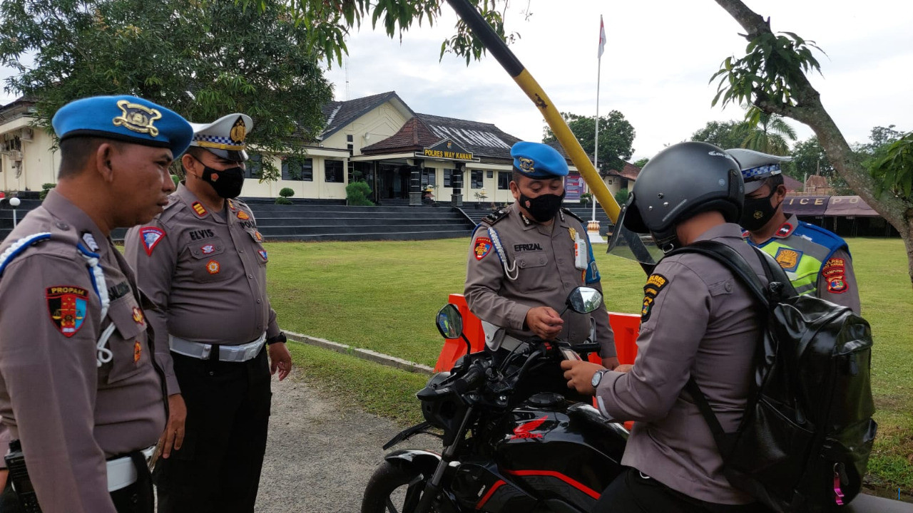Satreskrim Polres Way Kanan Ajak Pengendara Gunakan Layanan 110