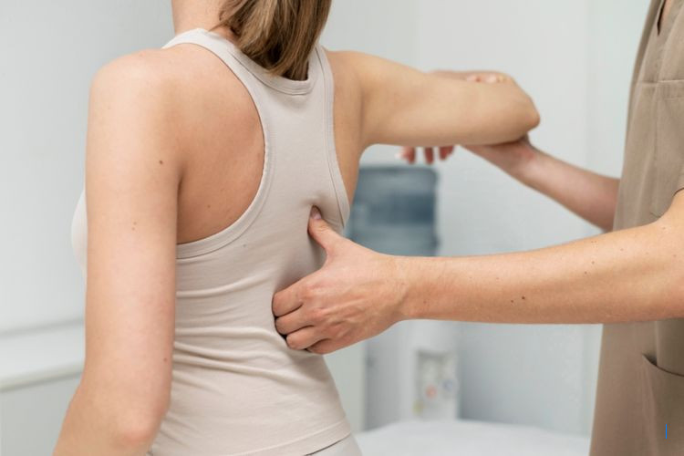 Waspada! 3 Kebiasaan Kecil Ini Rusak Tulang Belakangmu