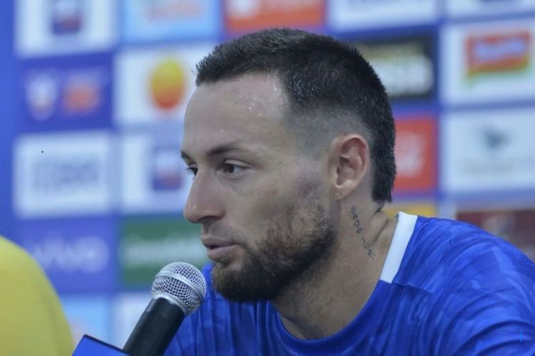 Klok Incar Tiga Poin saat Persib Hadapi Persis Solo