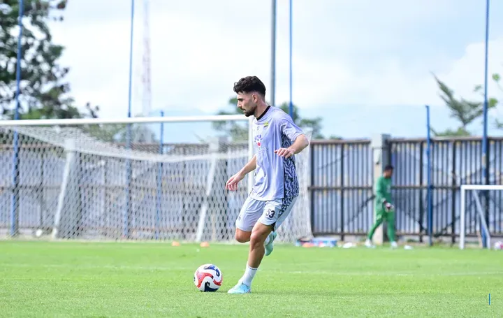 Bojan Hodak Pastikan Pemain Siap Hadapi Persis, Kecuali Frans Putros