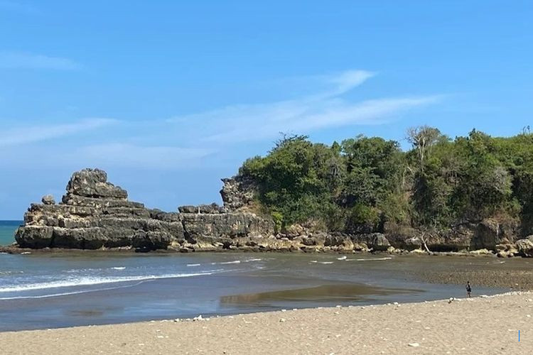 Jelajah Blitar: 5 Pantai Terbaik untuk Liburan Seru