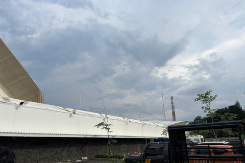 Atap Lapangan Padel Jakbar Roboh