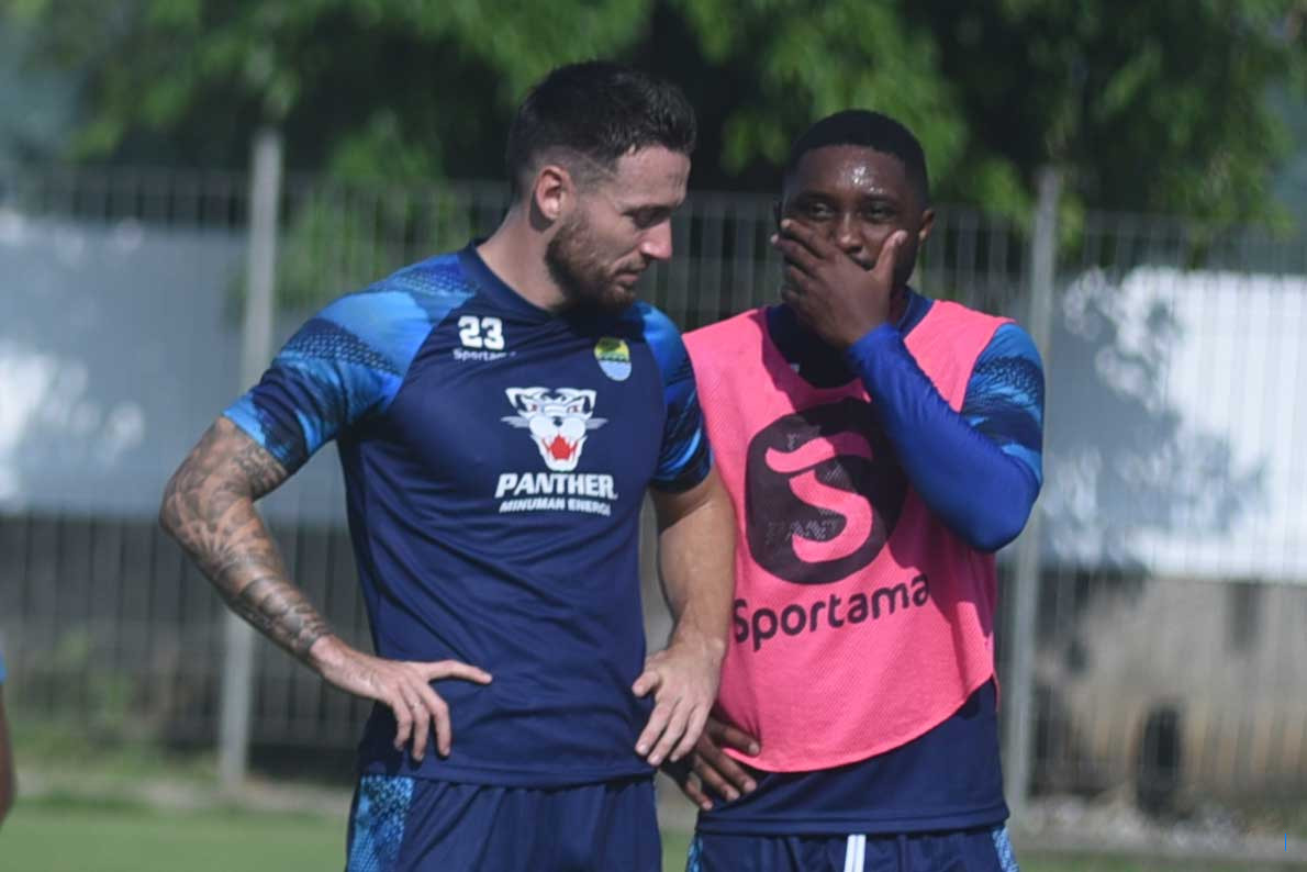 Marc Klok Incar Kemenangan Lawan Persis Solo untuk Naikkan Peringkat Persib