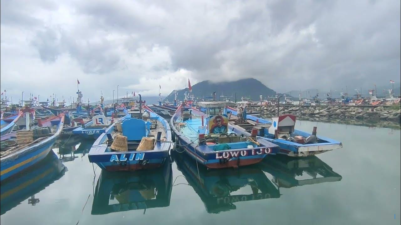 Kapal Bersandar di Pelabuhan Prigi, Penggerak Ekonomi Jatim Selatan