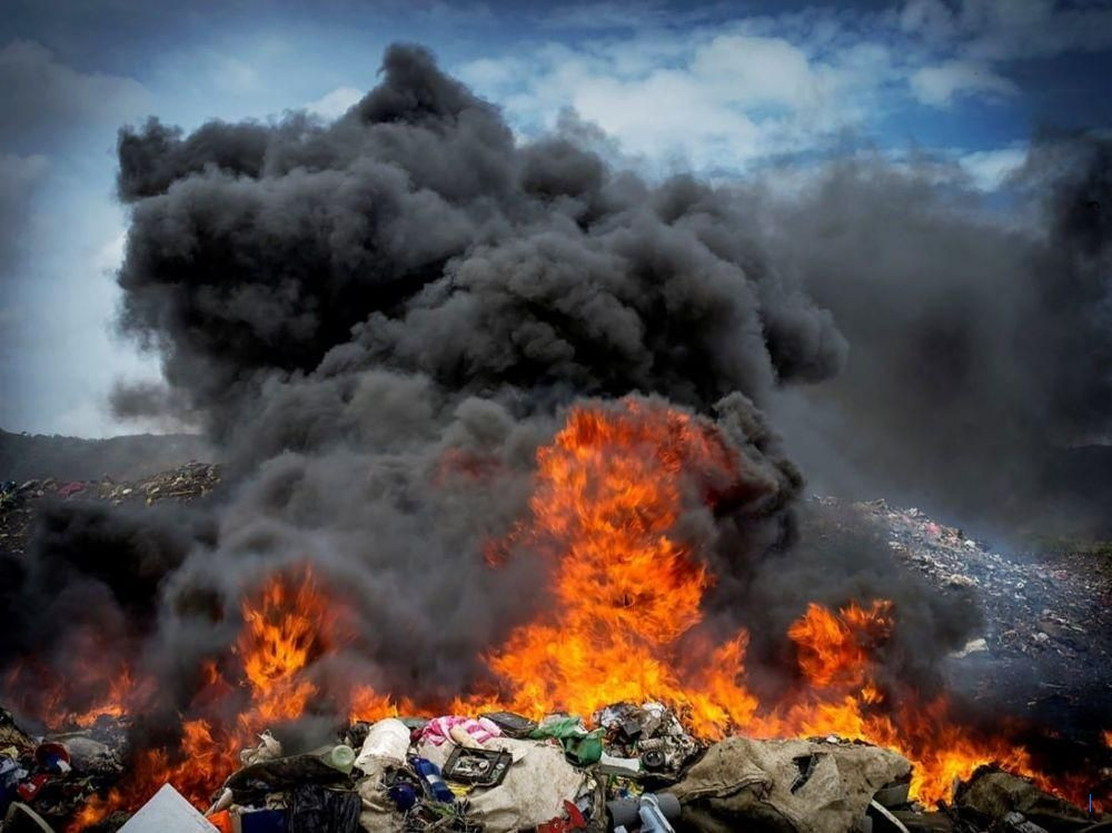 DLH DKI Akan Unggah Foto Warga Pembakar Sampah di Media Sosial