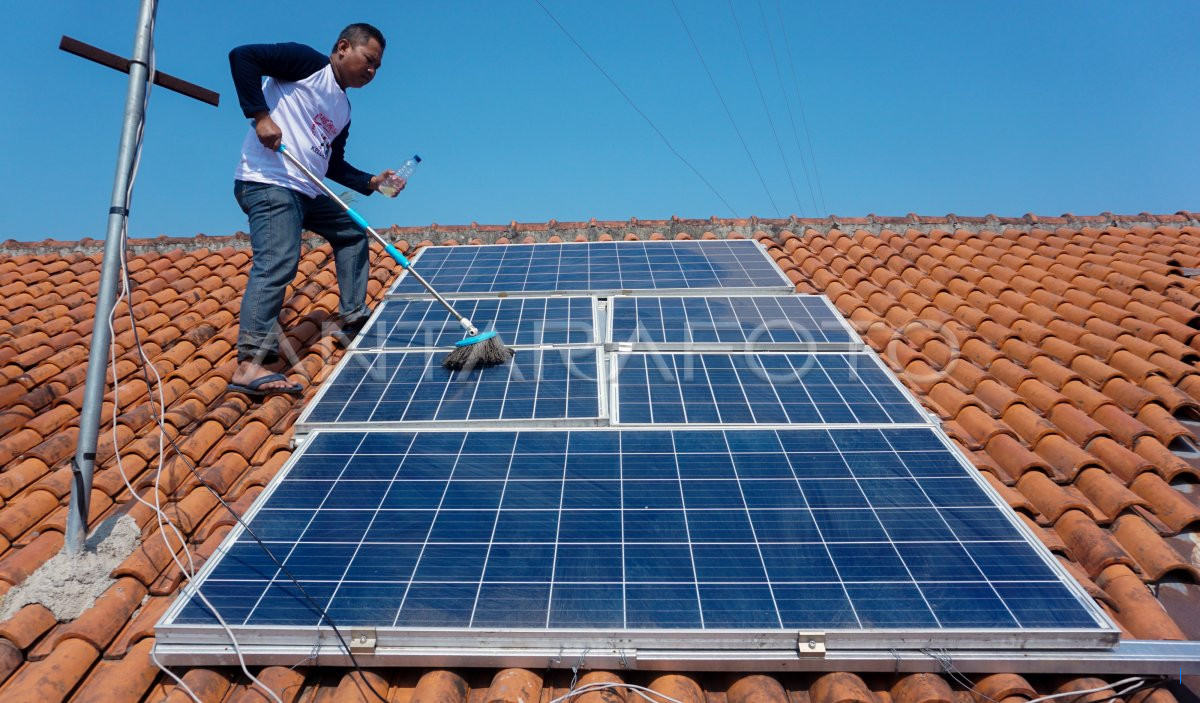 Di Balik Panel Surya, Rumah Kecil Hemat Rp700 Ribu Bulanan