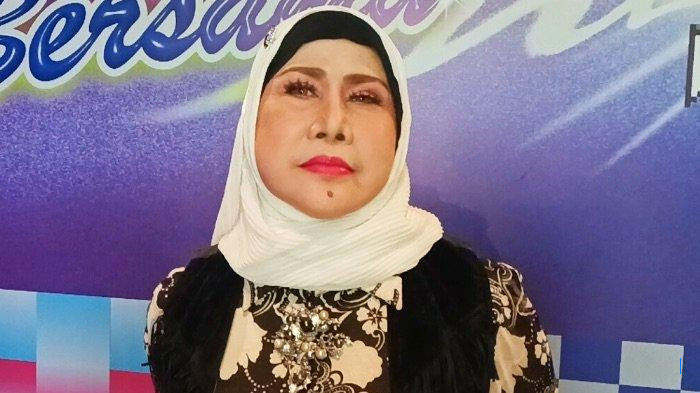 Elvy Sukaesih Kenang Duet dengan A Rafiq di Konser Pandangan Pertama